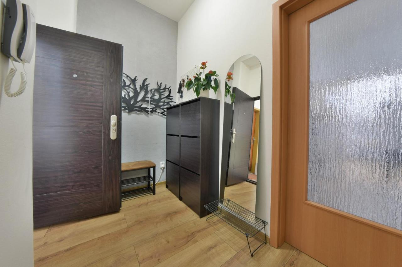 Big 75M2 Next To Opera Building In Direct Centrum, Air-Conditioned, Balcony, 24H Self Checking Banská Bystrica Exterior foto